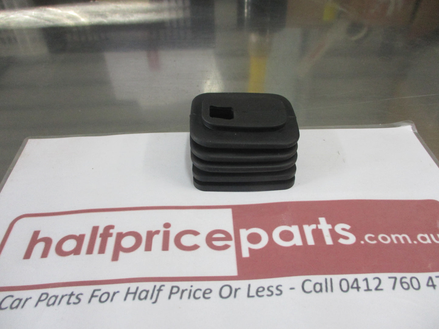 Mitsubishi Pajero/Triton Genuine Boot Clutch Release Fork Rubber New Part