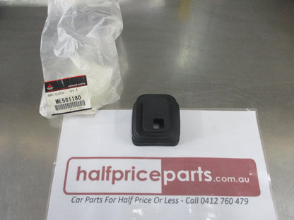 Mitsubishi Pajero/Triton Genuine Boot Clutch Release Fork Rubber New Part