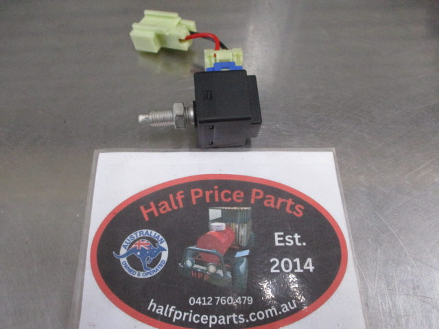 Hyundai Santa Fe/Elantra/Sonata Genuine Brake Pedal Switch Assembly New Part
