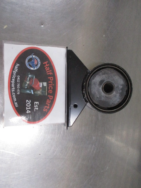 Hyundai Accent Genuine Front Mount Roll Stop Bracket New Part