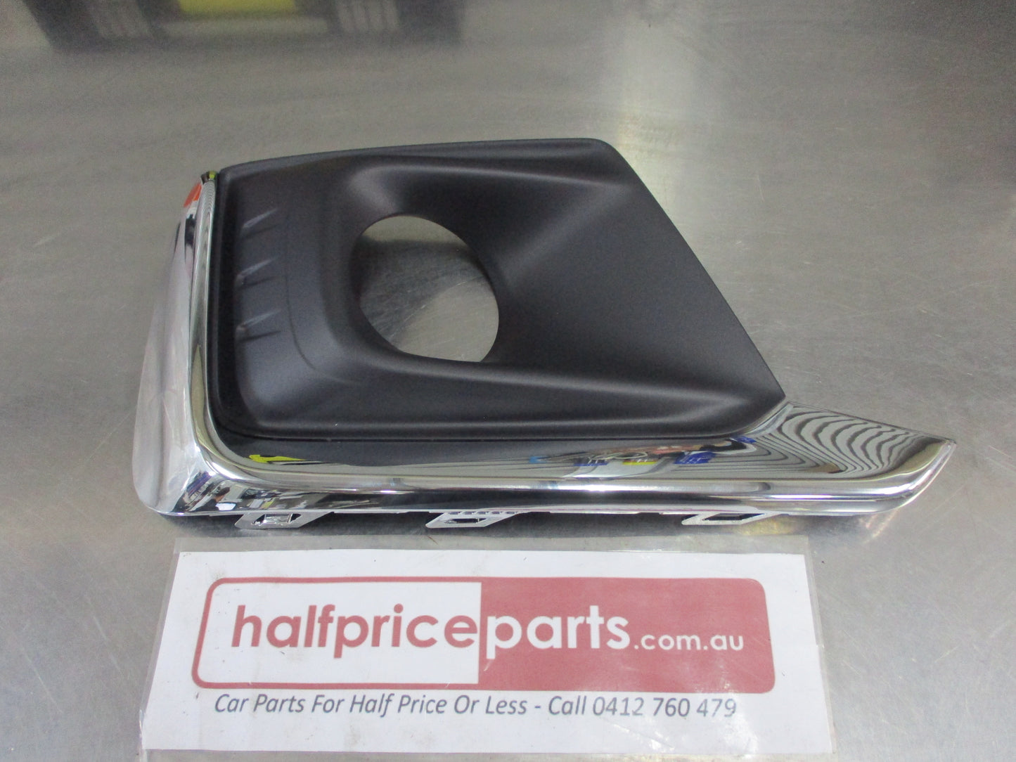 Holden CG Series II Captiva LTZ Genuine Drivers Side Front Fog Light Bezel New Part