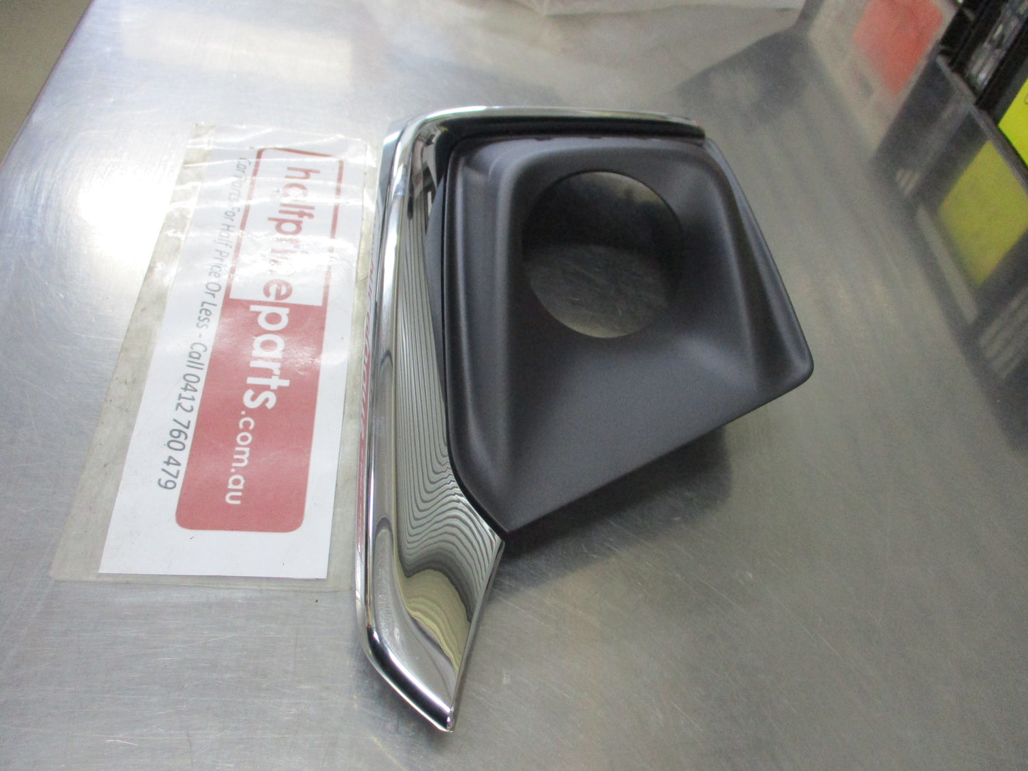 Holden CG Series II Captiva LTZ Genuine Drivers Side Front Fog Light Bezel New Part