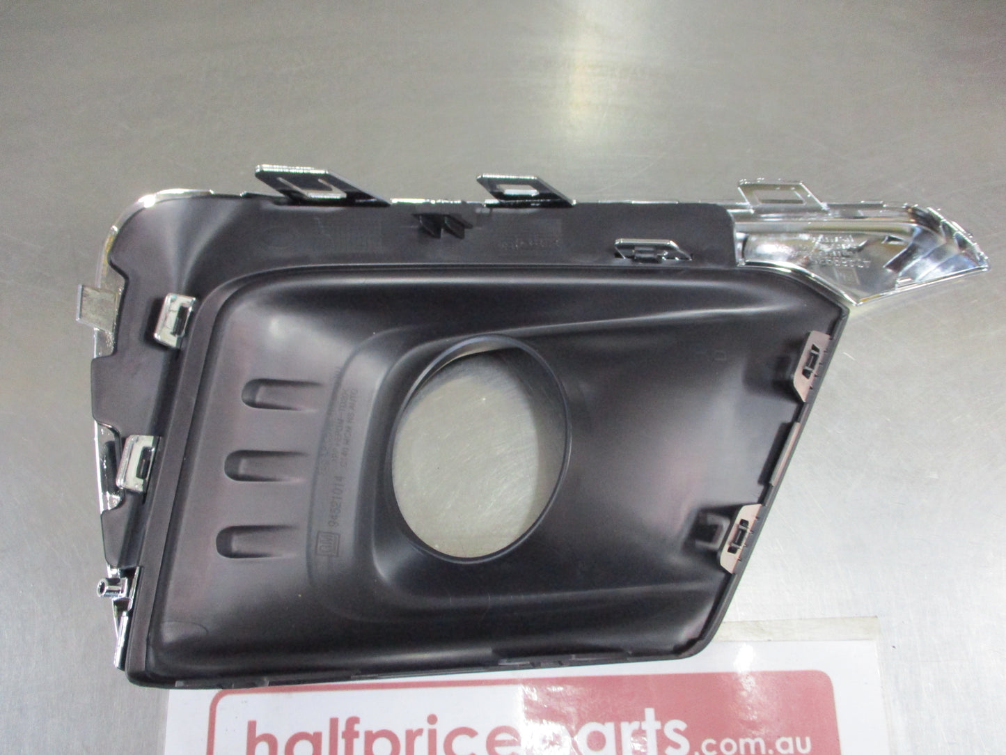Holden CG Series II Captiva LTZ Genuine Drivers Side Front Fog Light Bezel New Part