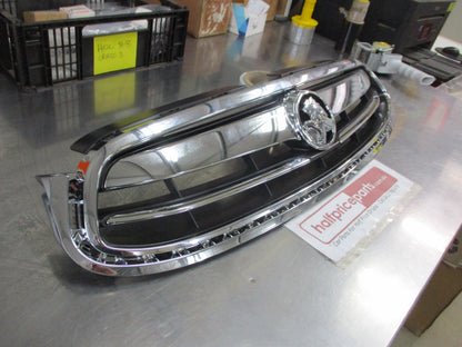 Holden C140 Captiva CG Series II Genuine Front Upper Grille With Emblem New Part