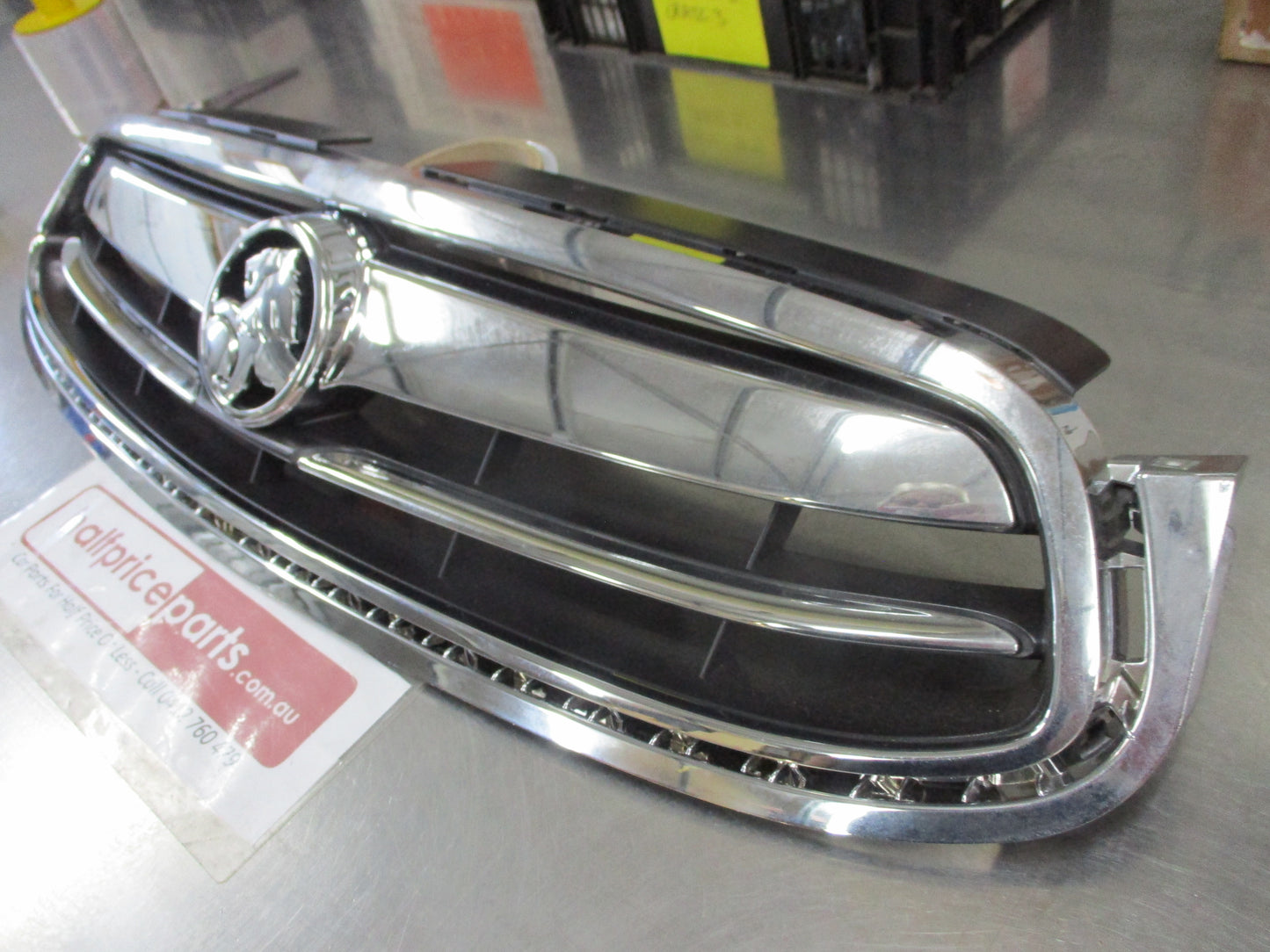 Holden C140 Captiva CG Series II Genuine Front Upper Grille With Emblem New Part