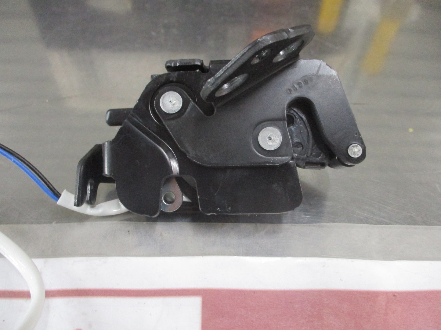 Mazda UP BT-50 Cab Plus Genuine Right Hand Rear Door Latch Assembly New Part