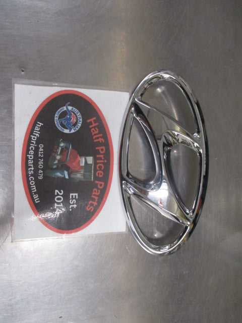 Hyundai Elantra Genuine Front Chrome Grille Emblem New Part