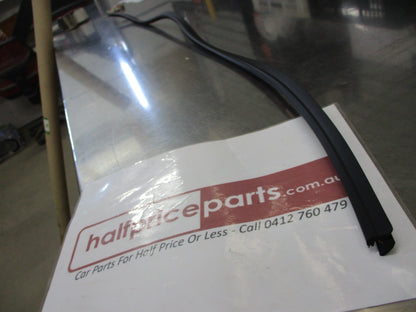 Land Rover Discovery 4 Genuine Upper Windscreen Molding New Part