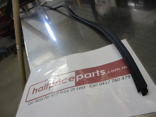 Land Rover Discovery 4 Genuine Upper Windscreen Molding New Part