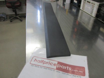 Land Rover Discovery 3-4 Genuine Rear Tail Gate Molding New Part