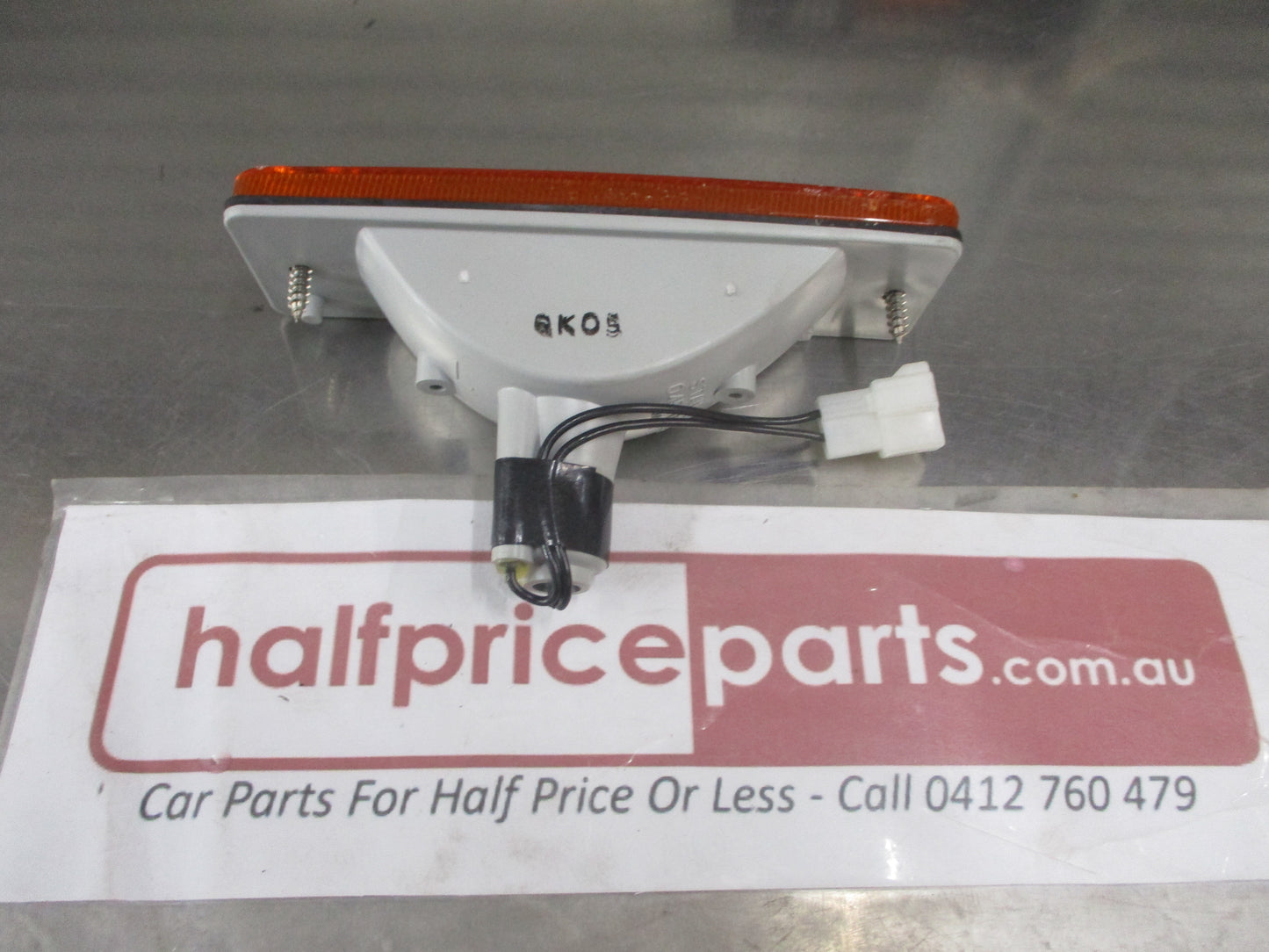 MAZDA E2000 VAN Genuine Left Hand Front Bar Indicator Assembly New Part