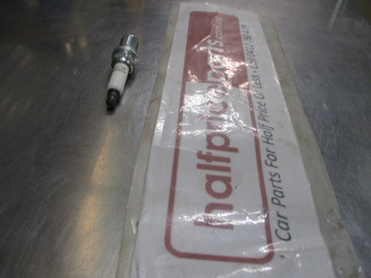 Champion Platinum Spark Plug Suits Land Rover Discovery/Mazda 2 New Part