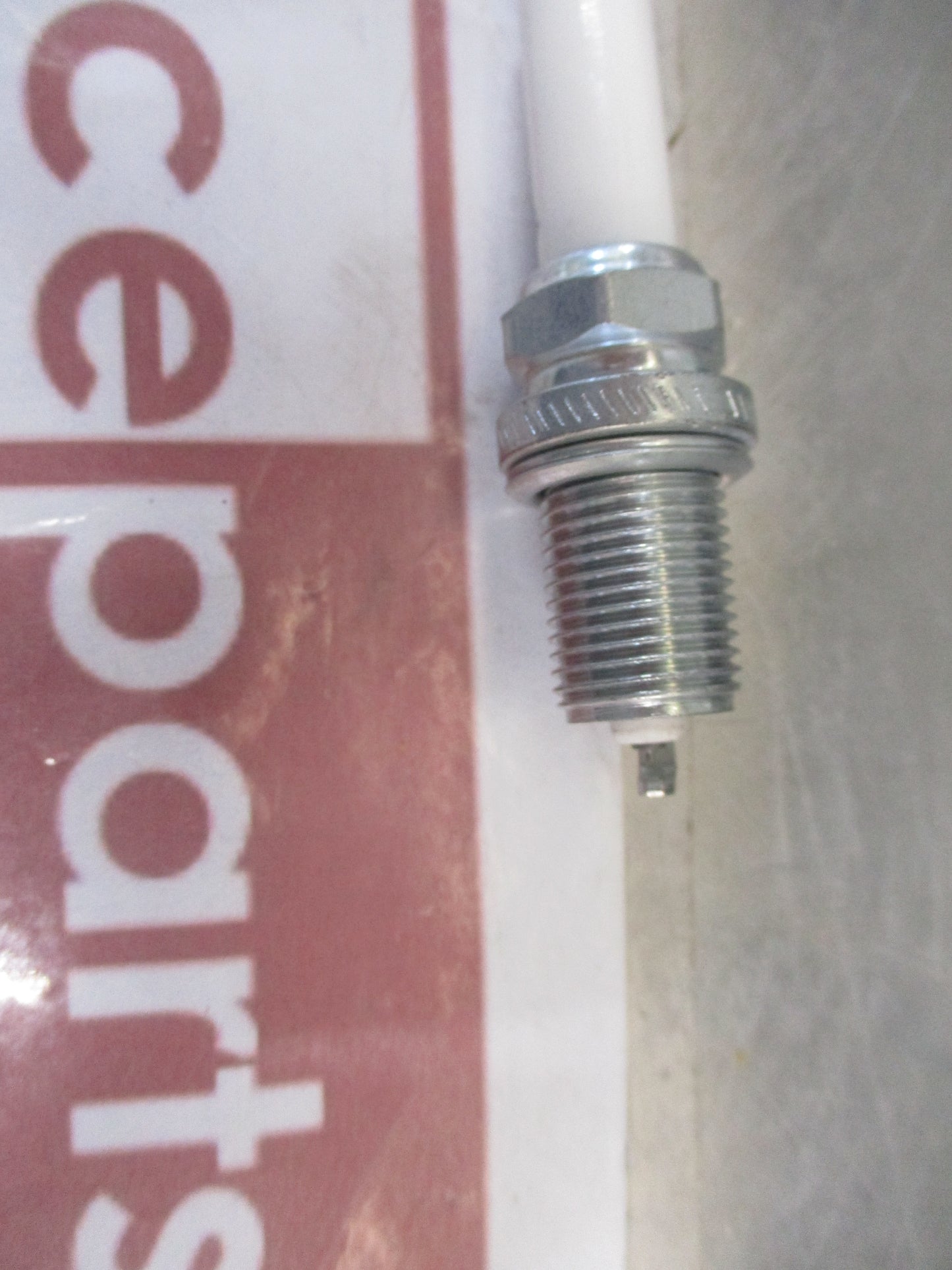 Champion Platinum Spark Plug Suits Land Rover Discovery/Mazda 2 New Part