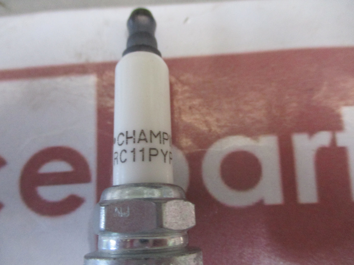 Champion Platinum Spark Plug Suits Land Rover Discovery/Mazda 2 New Part
