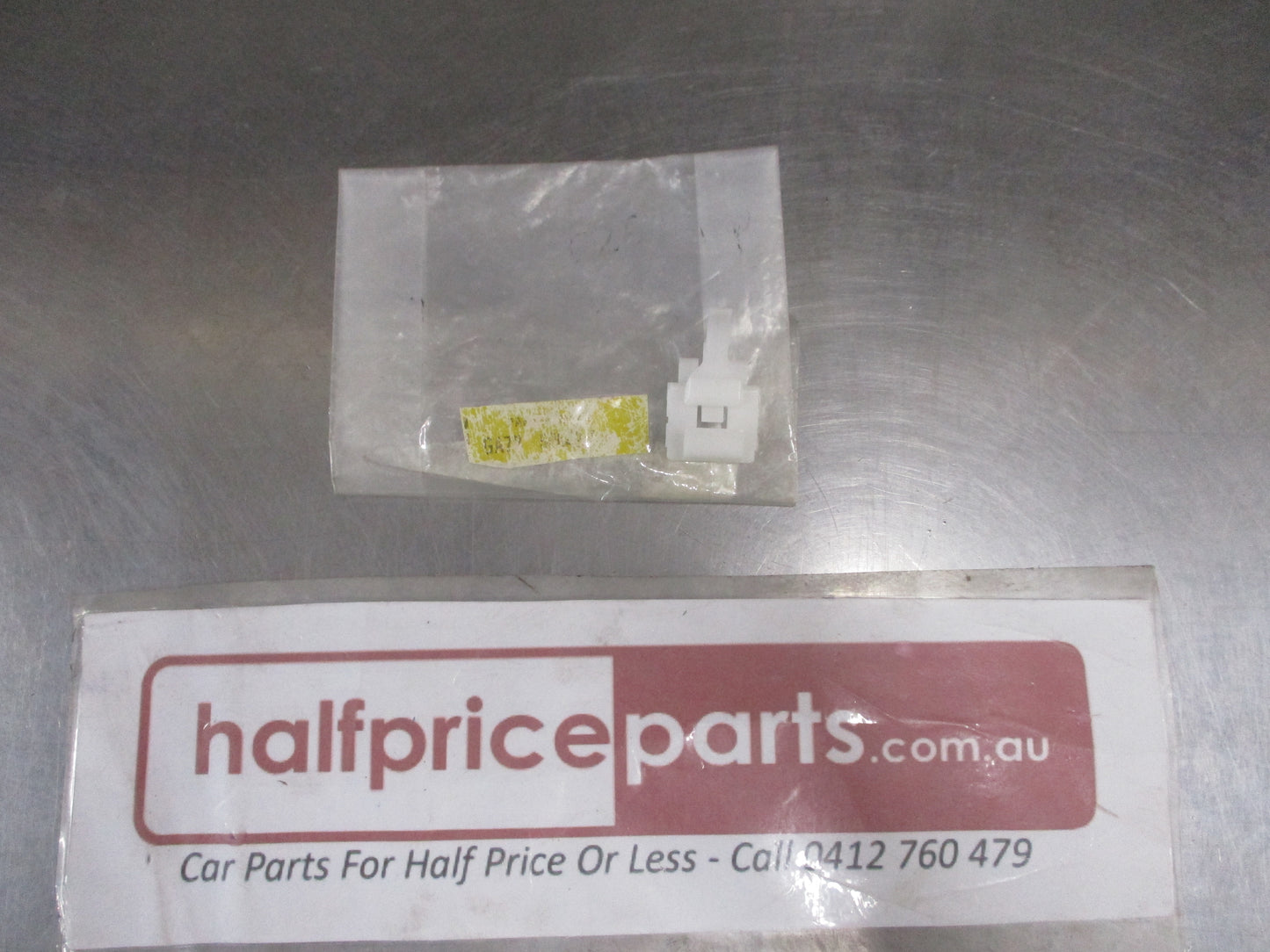 Mazda 626 Genuine Clip-A Beltline Moulding Clip New Part