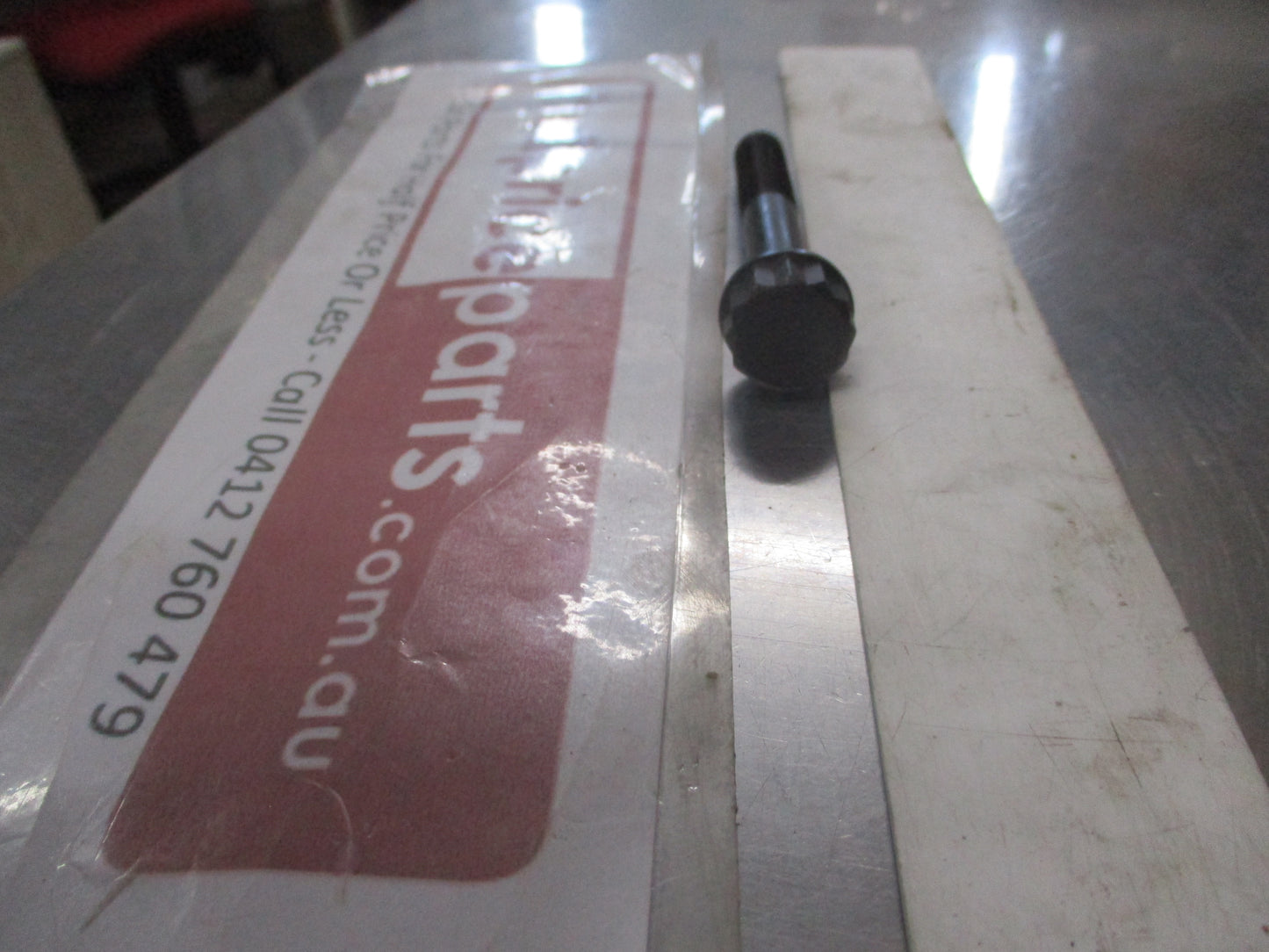 Mazda B2500 Genuine Crankshaft Cap Bolt New Part