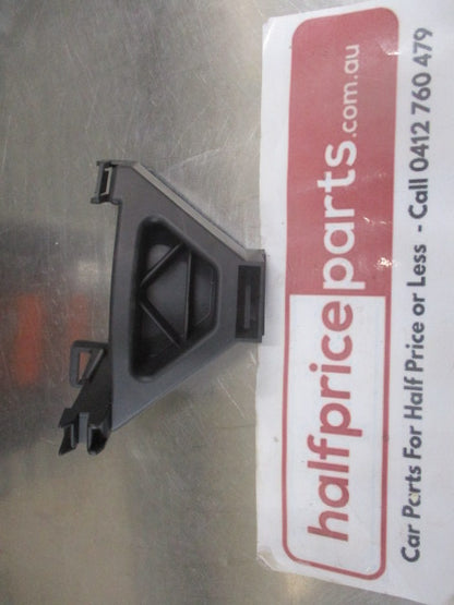 Ford Focus Genuine Right Hand Front Bumper Spacer New Part