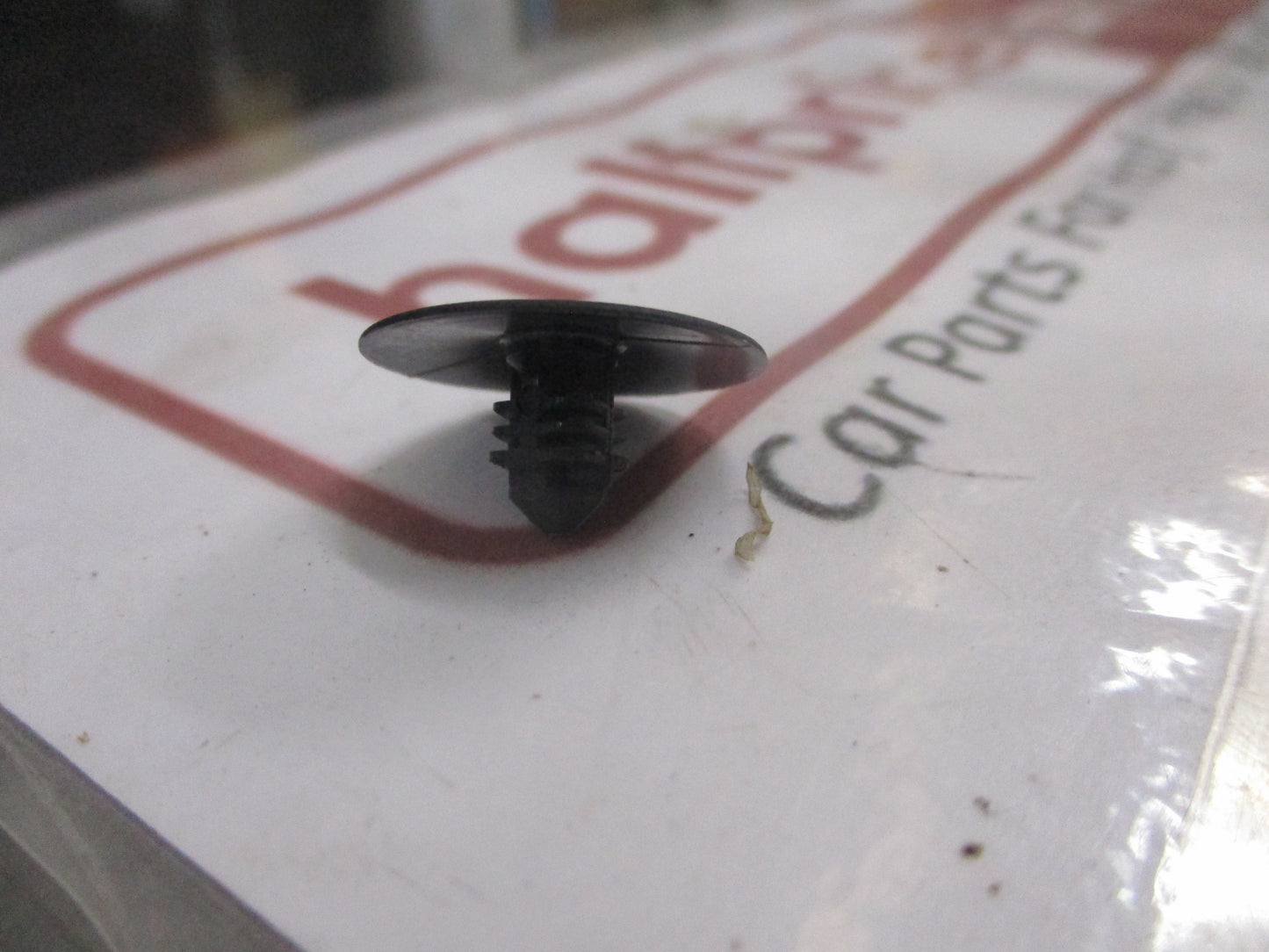 Mazda 3/5/6/MX-5/RX-7/626/Protege/MX-6/MPV Genuine Bonnet Insulation Clip New Part