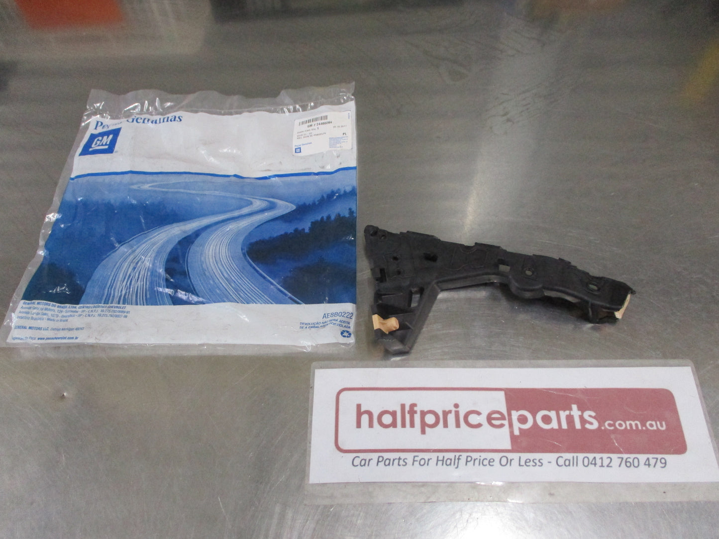 Holden Astra-H Genuine Right Hand Front Bumper Fascia Bracket New Part