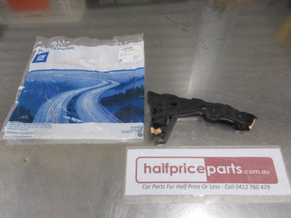Holden Astra-H Genuine Right Hand Front Bumper Fascia Bracket New Part