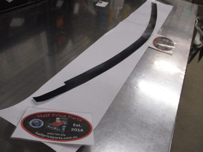 Hyundai Tucson Genuine Right Hand Front Door Upper Frame Black Tape New Part