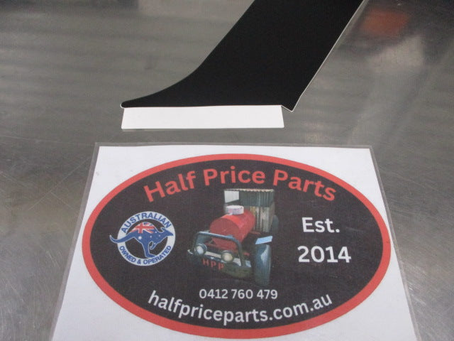 Hyundai Santa Fe Genuine Right Hand Rear Window Frame Black Out Tape New Part