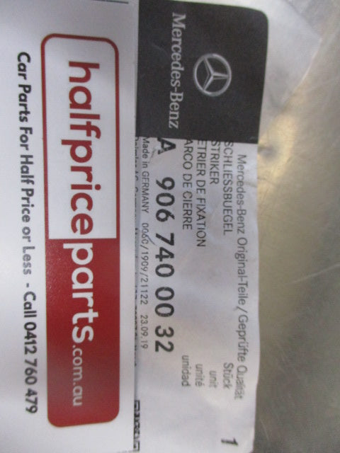 Mercedes Benz Sprinter 2500/3500 Genuine Left Hand Bottom Rear Door Striker Catch  New Part