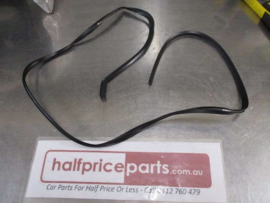 Nissan NP300 Genuine Rear Passenger Side Flare Seal New Part