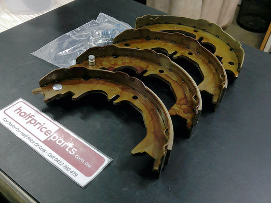 Toyota 76/78/79 Series Landcruiser Genuine Handbrake Shoe Kit New Part