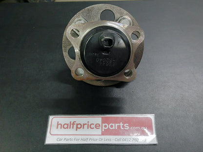 Toyota Yaris Genuine Right Hand Rear ABS Hub And Shaft New Part