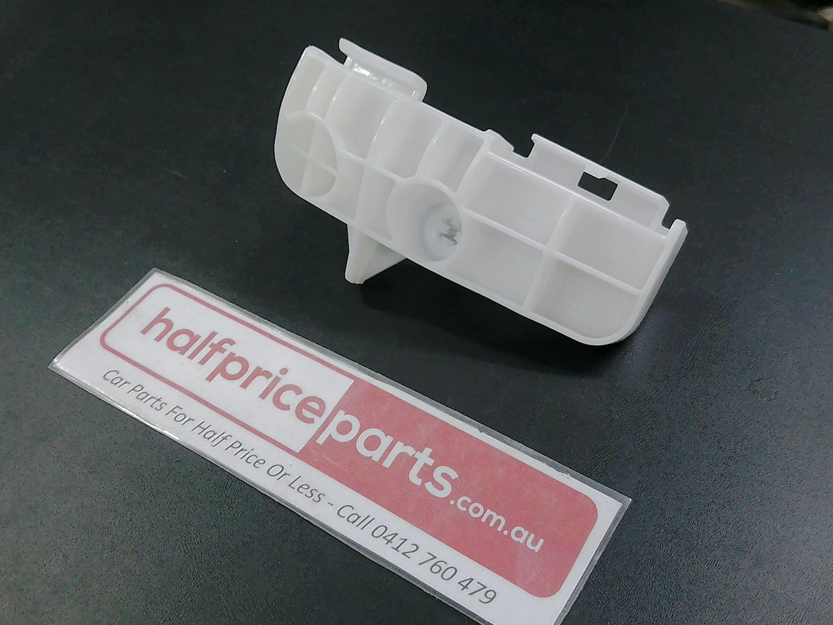 Toyota Corolla Genuine Right Hand Upper Rear Bumper Retainer New Part
