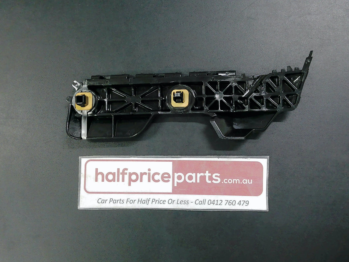 Toyota Yaris Genuine Left Hand Rear Bumper Bar Retainer New Part