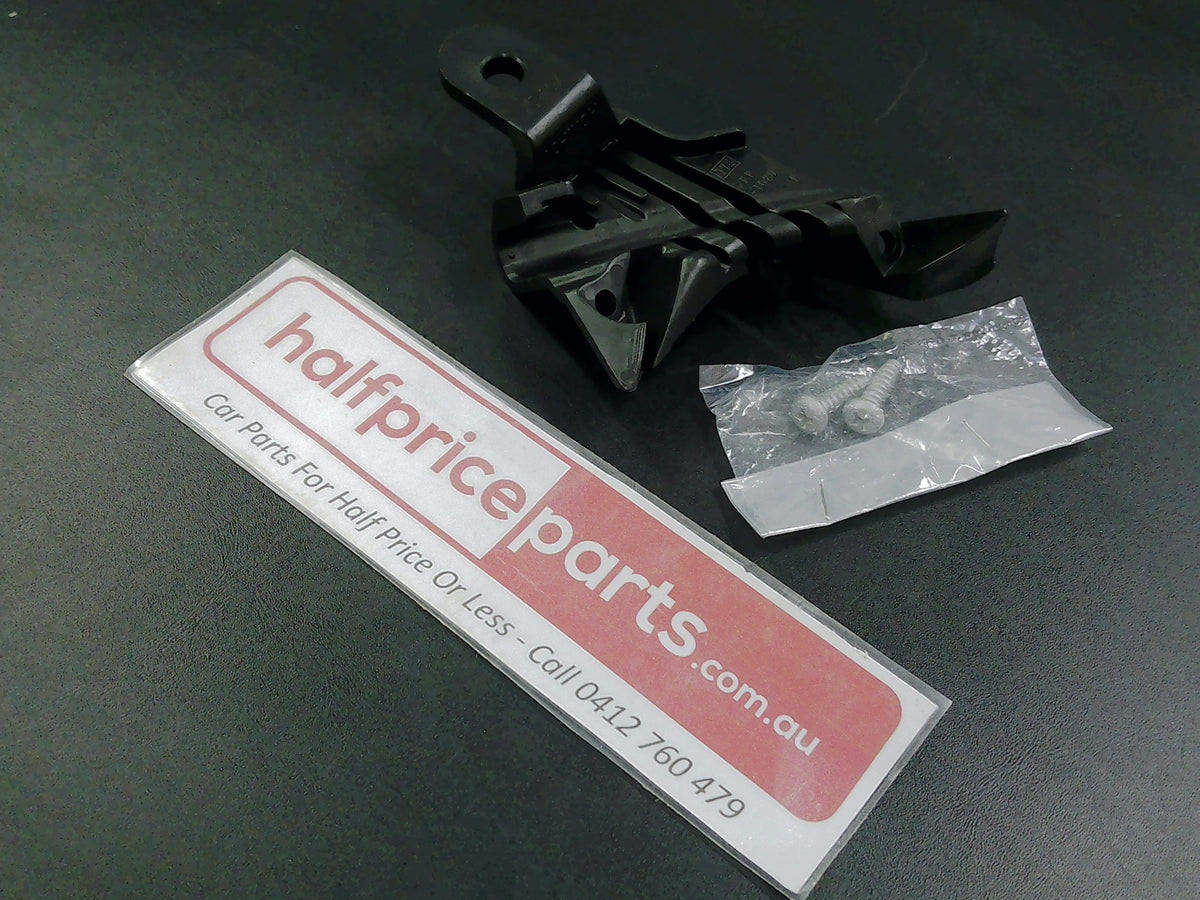 Toyota Yaris Genuine Right Hand Front Headlight Retainer New Part