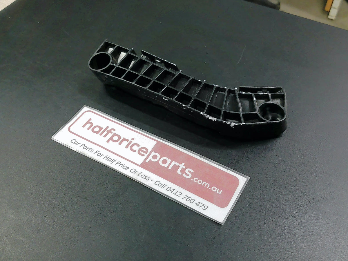 Toyota Camry Genuine Right Hand Front Bumper Retainer New Part