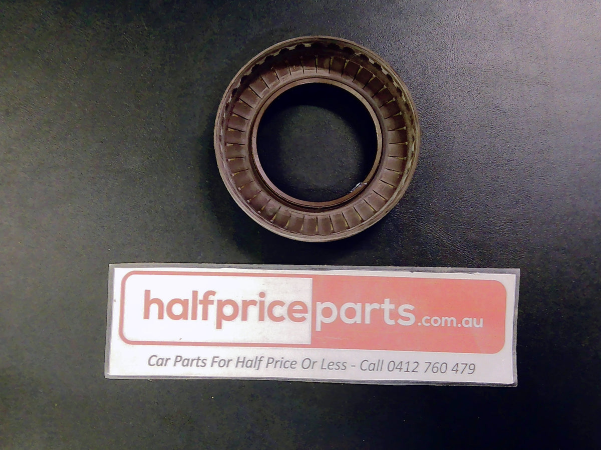 Toyota Camry/Aventis/Caldina/Rav4 Genuine Left Hand Front Drive Shaft Seal New Part.