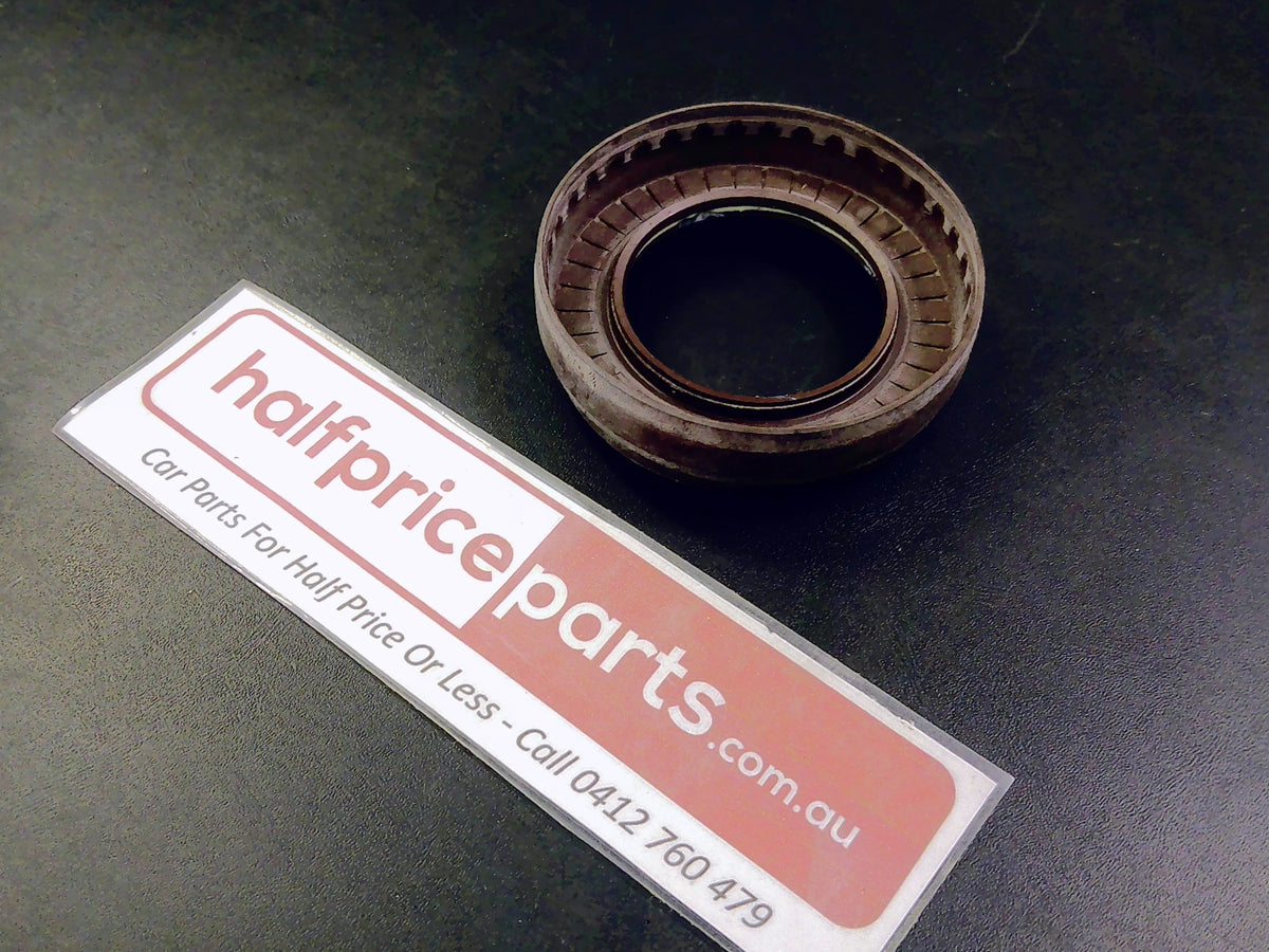 Toyota Camry/Aventis/Caldina/Rav4 Genuine Left Hand Front Drive Shaft Seal New Part.