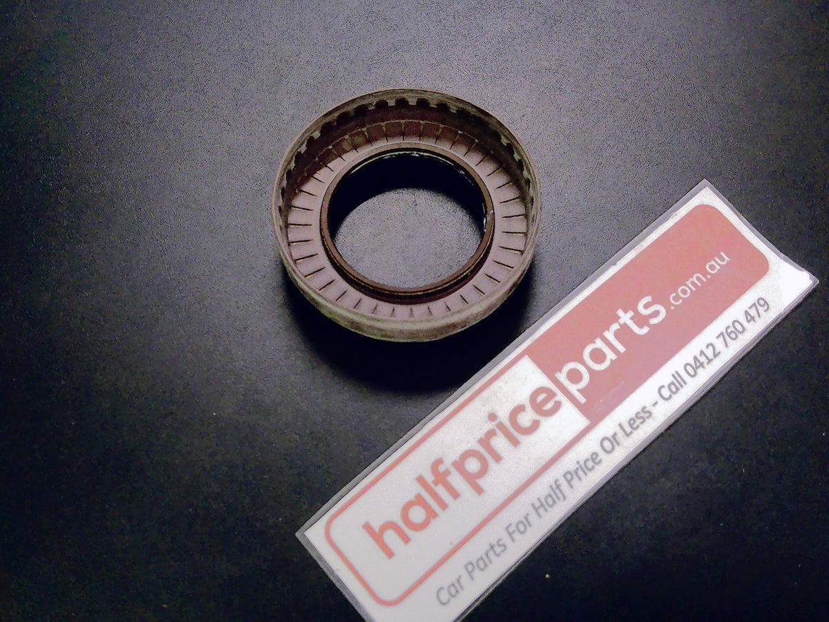 Toyota Camry/Aventis/Caldina/Rav4 Genuine Left Hand Front Drive Shaft Seal New Part.