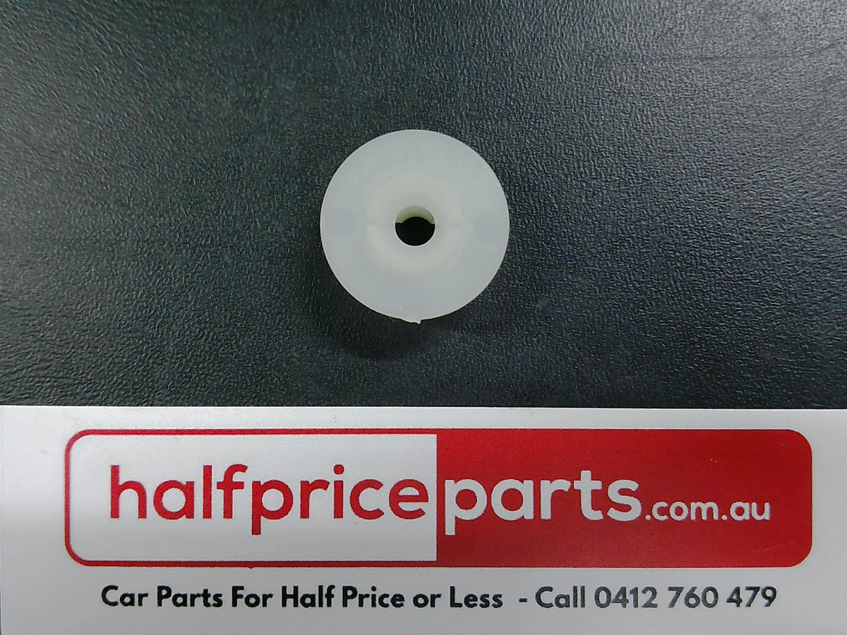 Toyota Corolla/Camry Genuine Front Bumper Bar Screw Gromet New Part