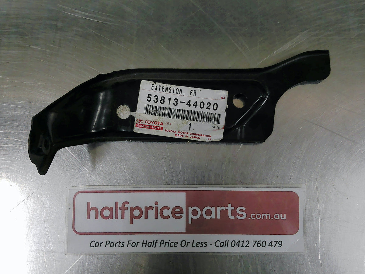 Toyota Avensis Verso Genuine Front Right Hand Bumper/Guard Bracket New Part