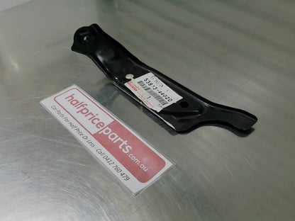 Toyota Avensis Verso Genuine Front Right Hand Bumper/Guard Bracket New Part