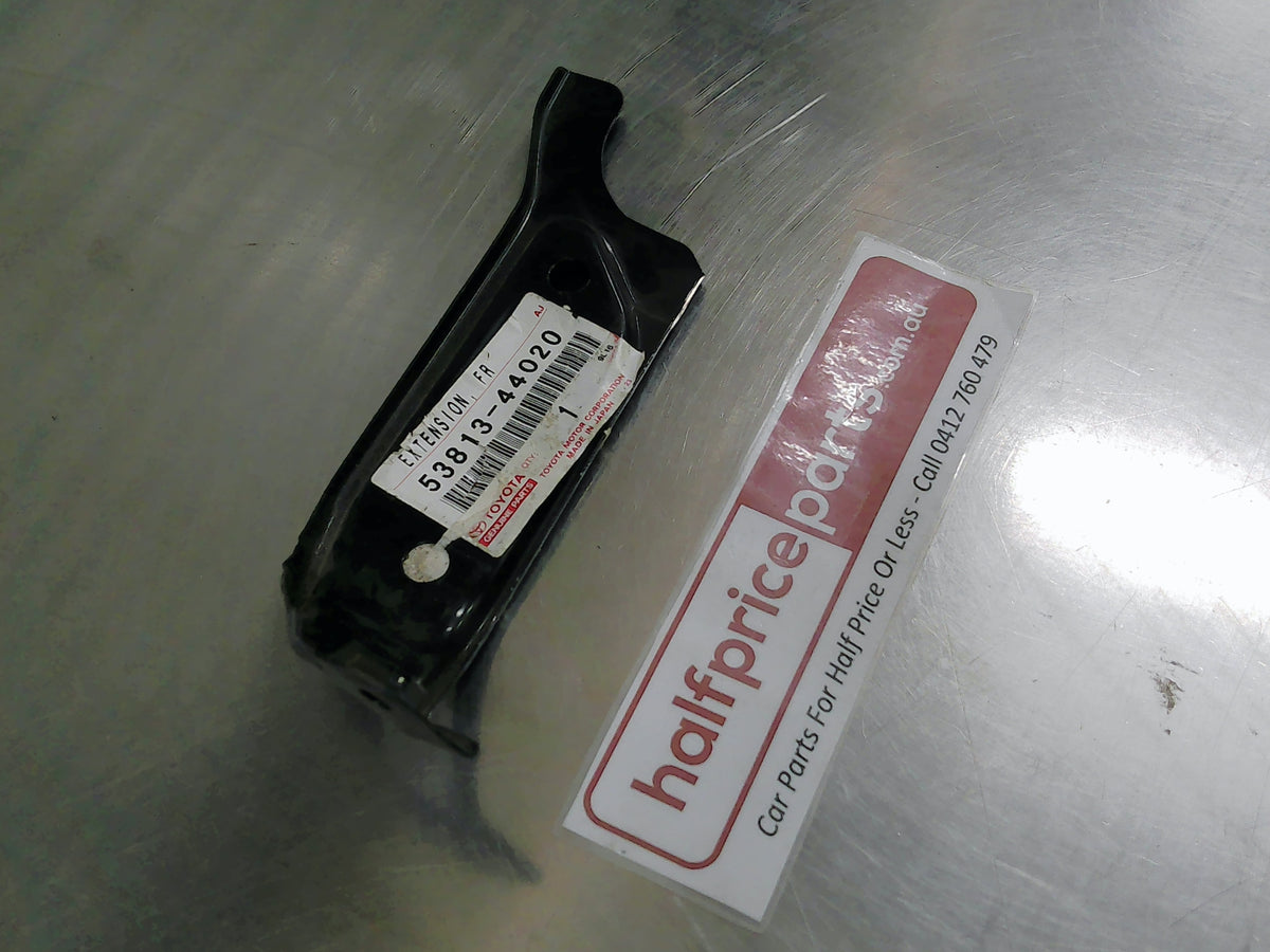 Toyota Avensis Verso Genuine Front Right Hand Bumper/Guard Bracket New Part