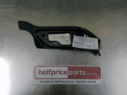 Toyota Avensis Verso Genuine Front Right Hand Bumper/Guard Bracket New Part