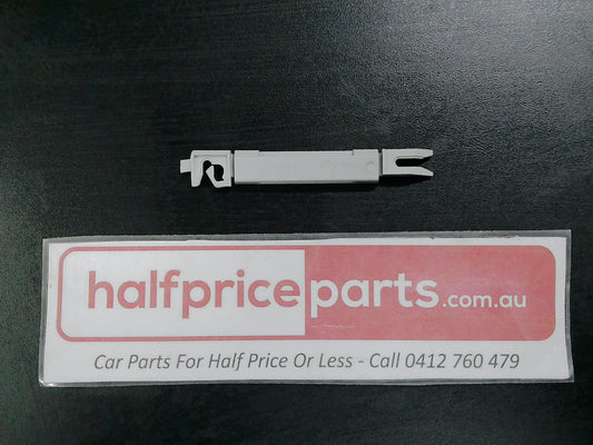 Peugeot 308/208/407 Genuine Windscreen Moulding Clip New Part