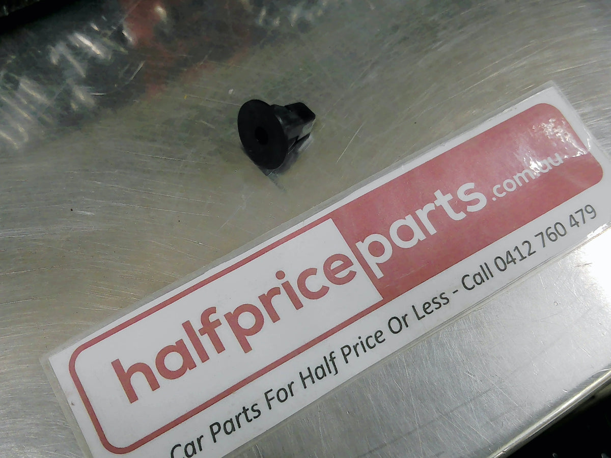 Toyota Corolla/Rav4/Hilux/Yaris/Landcruiser/Prado/Echo/Celica Genuine Guard Liner Clip/Grommet New Part