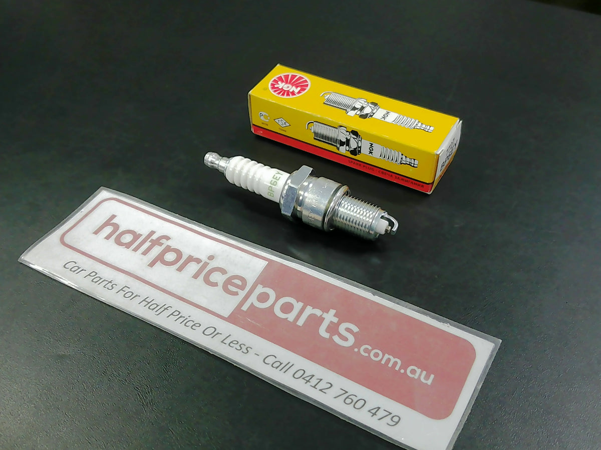 NGK Spark Plug Suits Toyota Hiace//4Runner/Liteace/Crown/Corona/Hilux/Starlet/Daihatsu Charade New Part