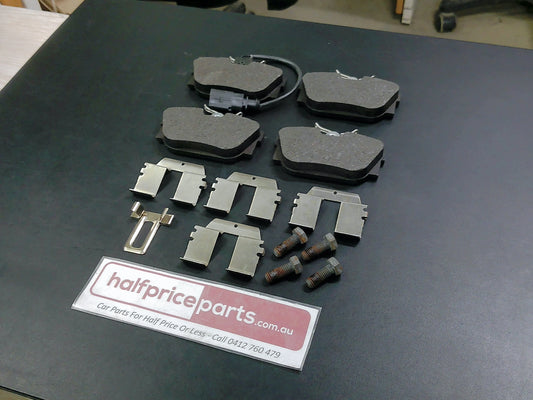 Volkswagen Transporter/Caravelle Genuine Rear Brake Set New Part