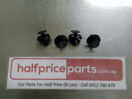 Toyota Genuine Front Bumper/Guard Retaining Clips - 4 Pack - New Part