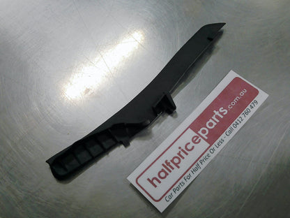 Toyota Yaris Genuine Right Hand Front Guard To Cowl Seal New Part