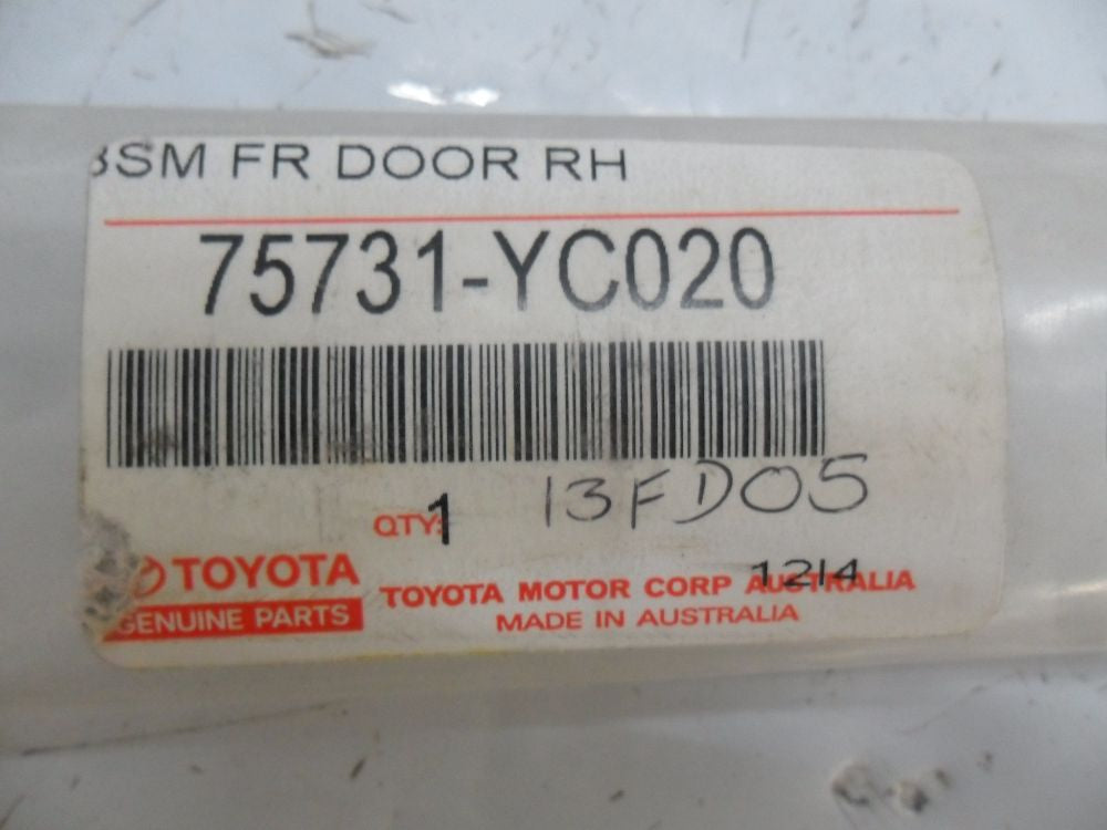Toyota Camry Genuine Right Front Door Moulding New Part