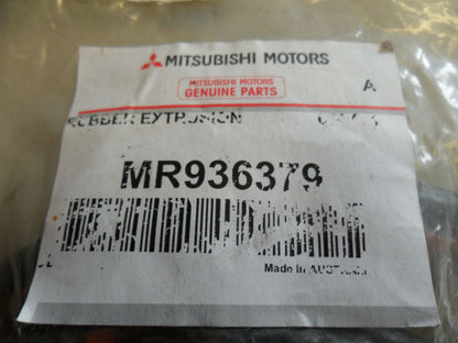 Mitsubishi ML Triton Genuine Hard lid Tonneau Front Weather Seal New Part